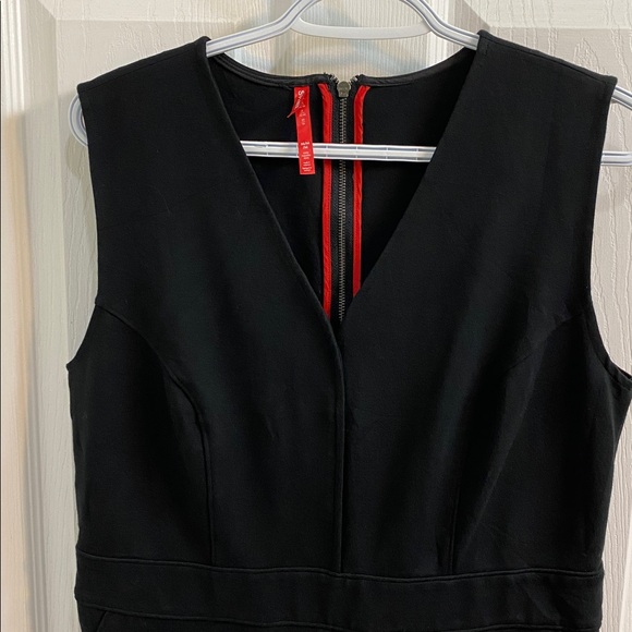 Spanx The Perfect Jumpsuit Classic Black Size Medium Petite Elegant Flattering - Picture 4 of 9